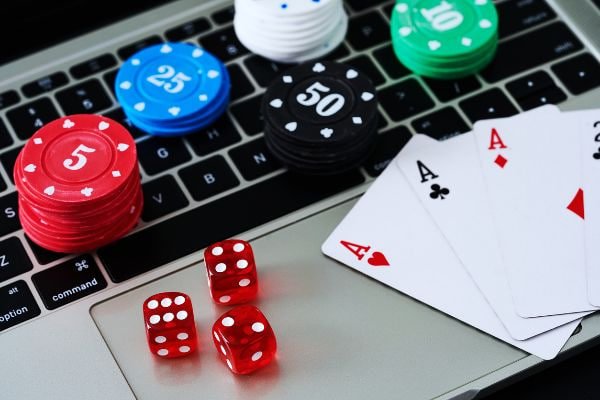 Antarmuka SA Gaming di watitoto menampilkan meja Baccarat dengan dealer langsung dan statistik permainan